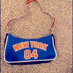 Like New,never been used.New York Knicks Basketball Purse w/ Wallet